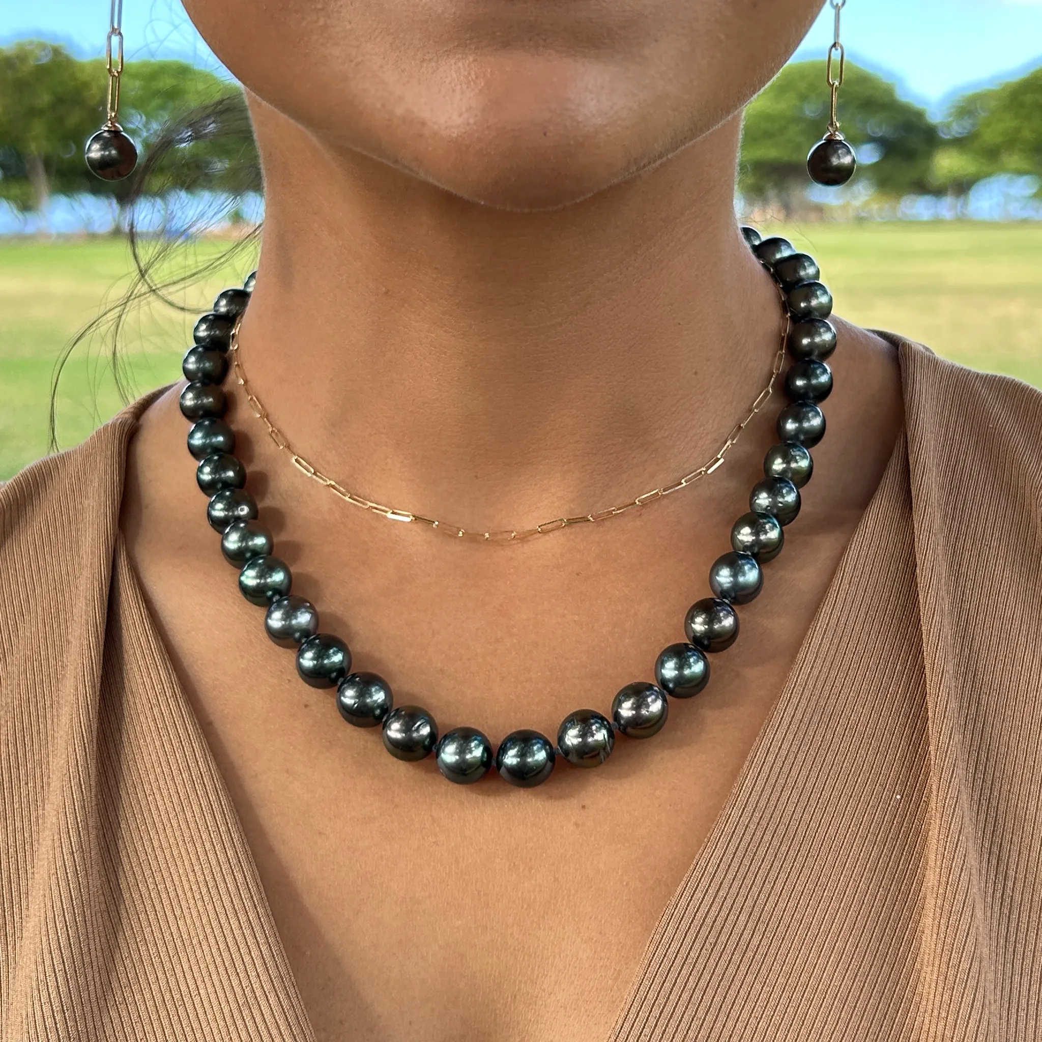 17-18" Tahitian Black Pearl Strand with Gold Clasp - 10-11mm