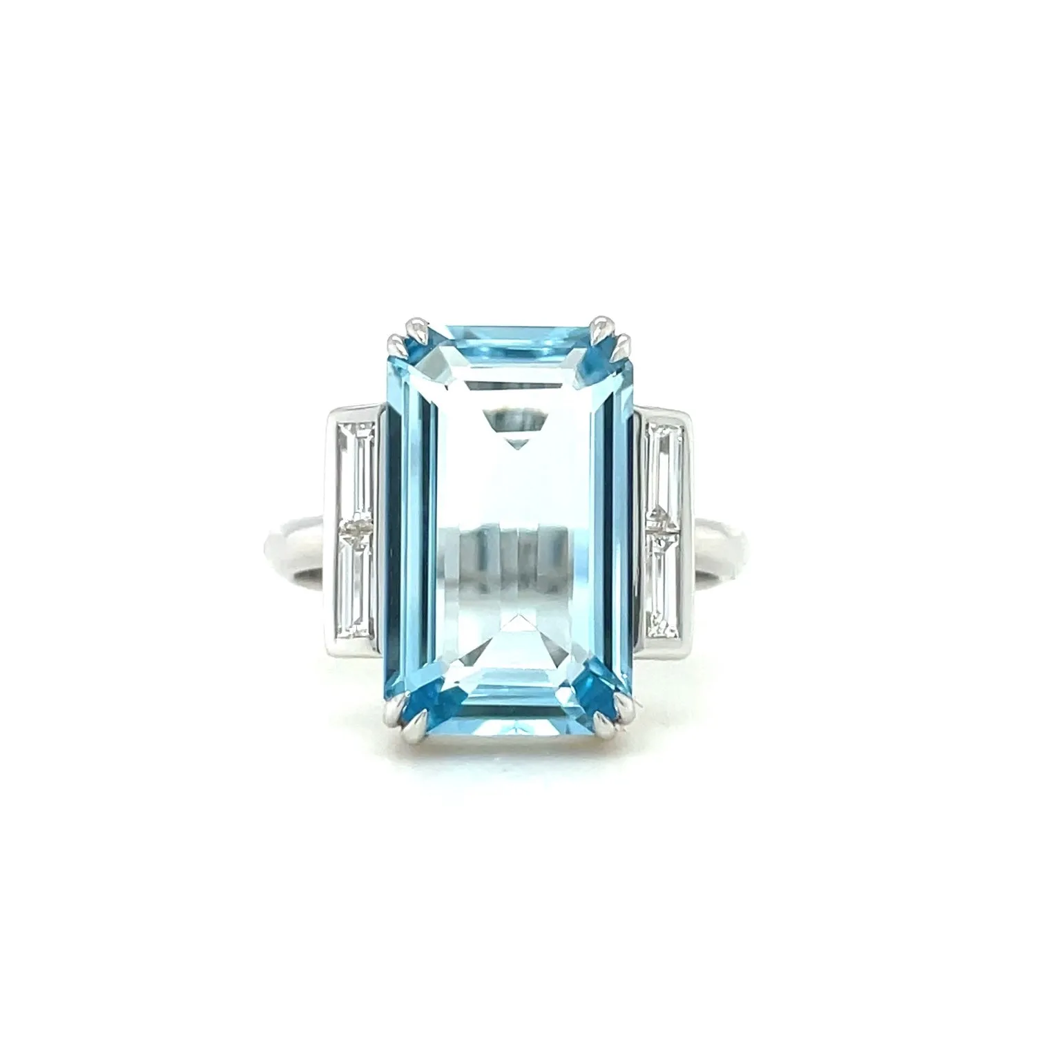 18ct White Gold Blue Topaz & Diamond Ring