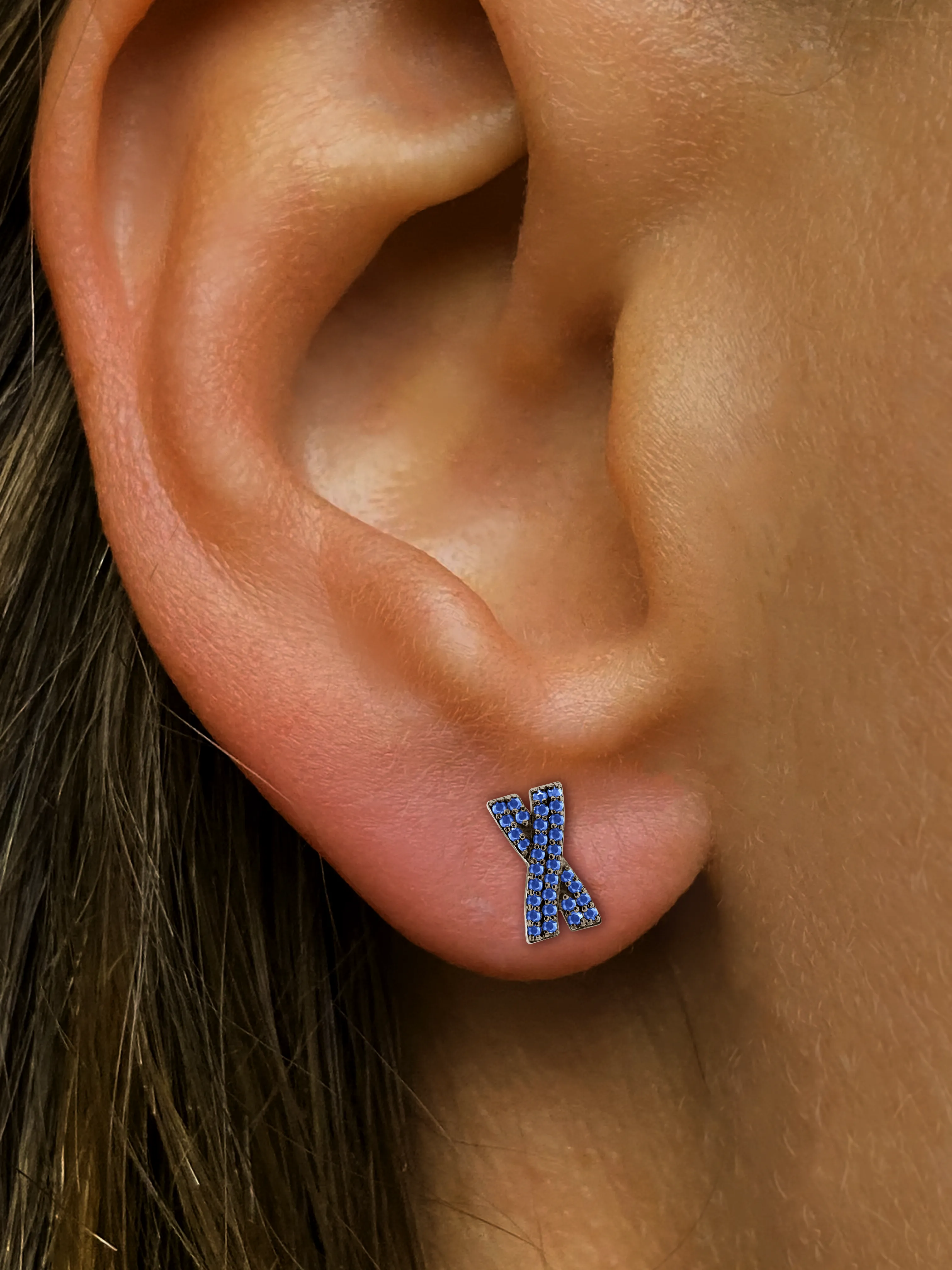 9k White Gold Earrings Set with Blue Sapphire