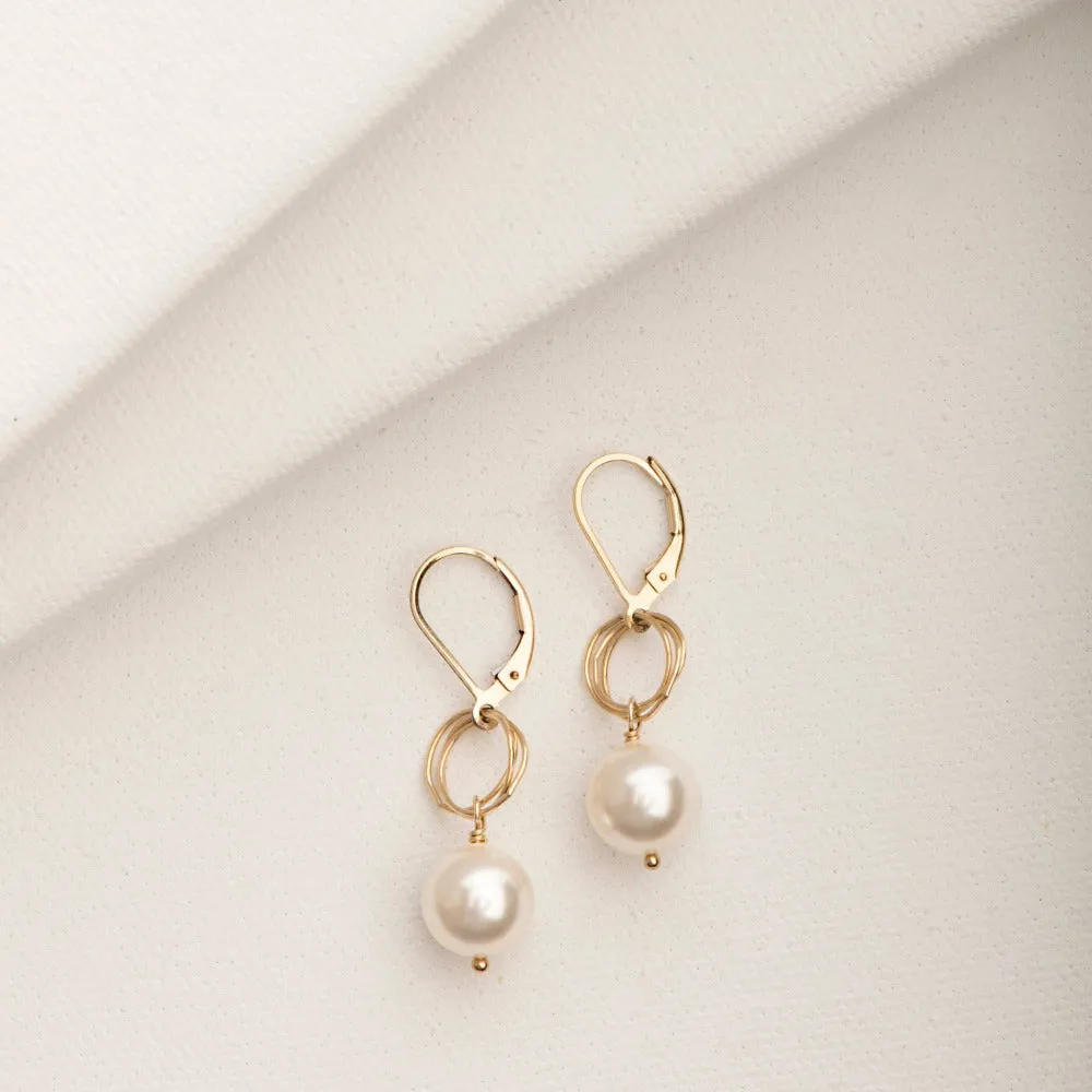 Ashley Earring in Pearl