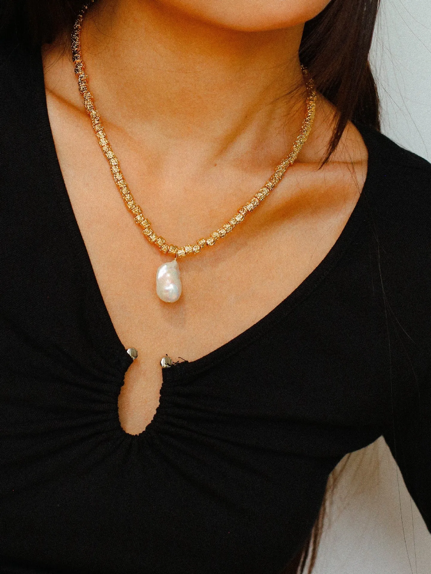 Baroque Lava Metal Series Baroque Pendant Necklace
