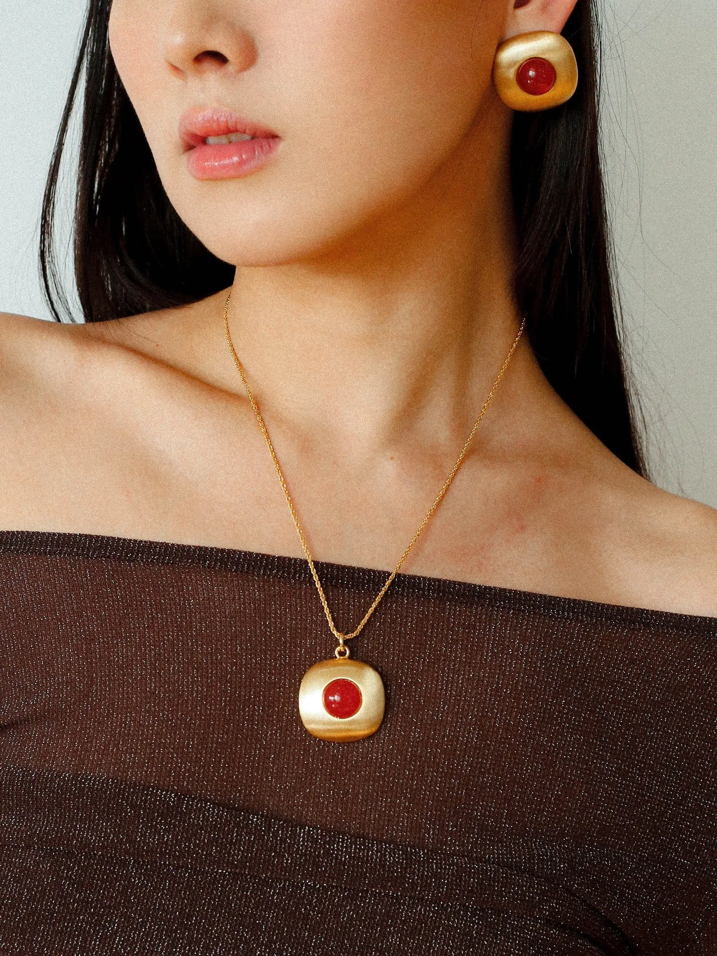 Brushed Geometric Pendant Agate Necklace