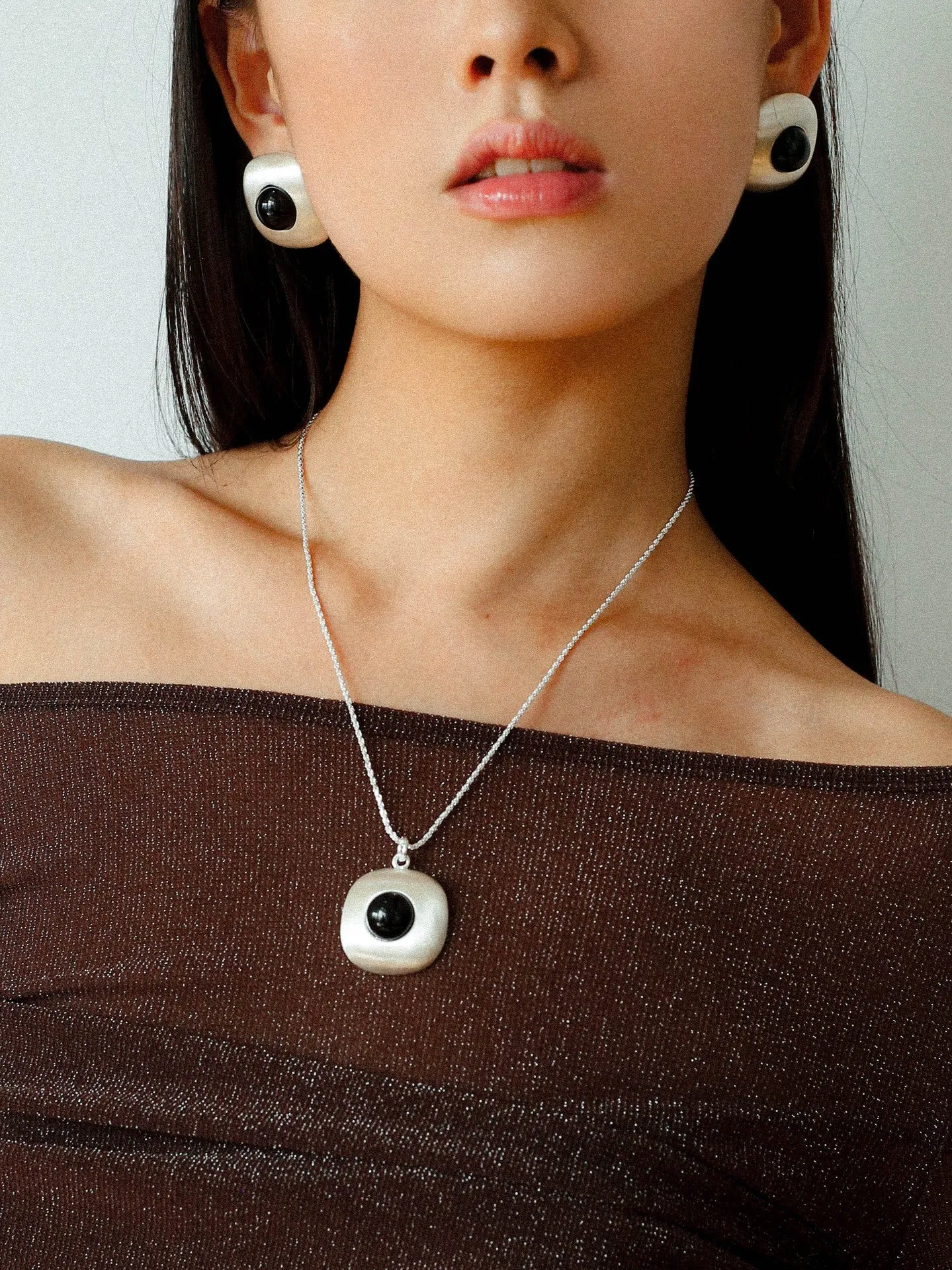 Brushed Geometric Pendant Agate Necklace