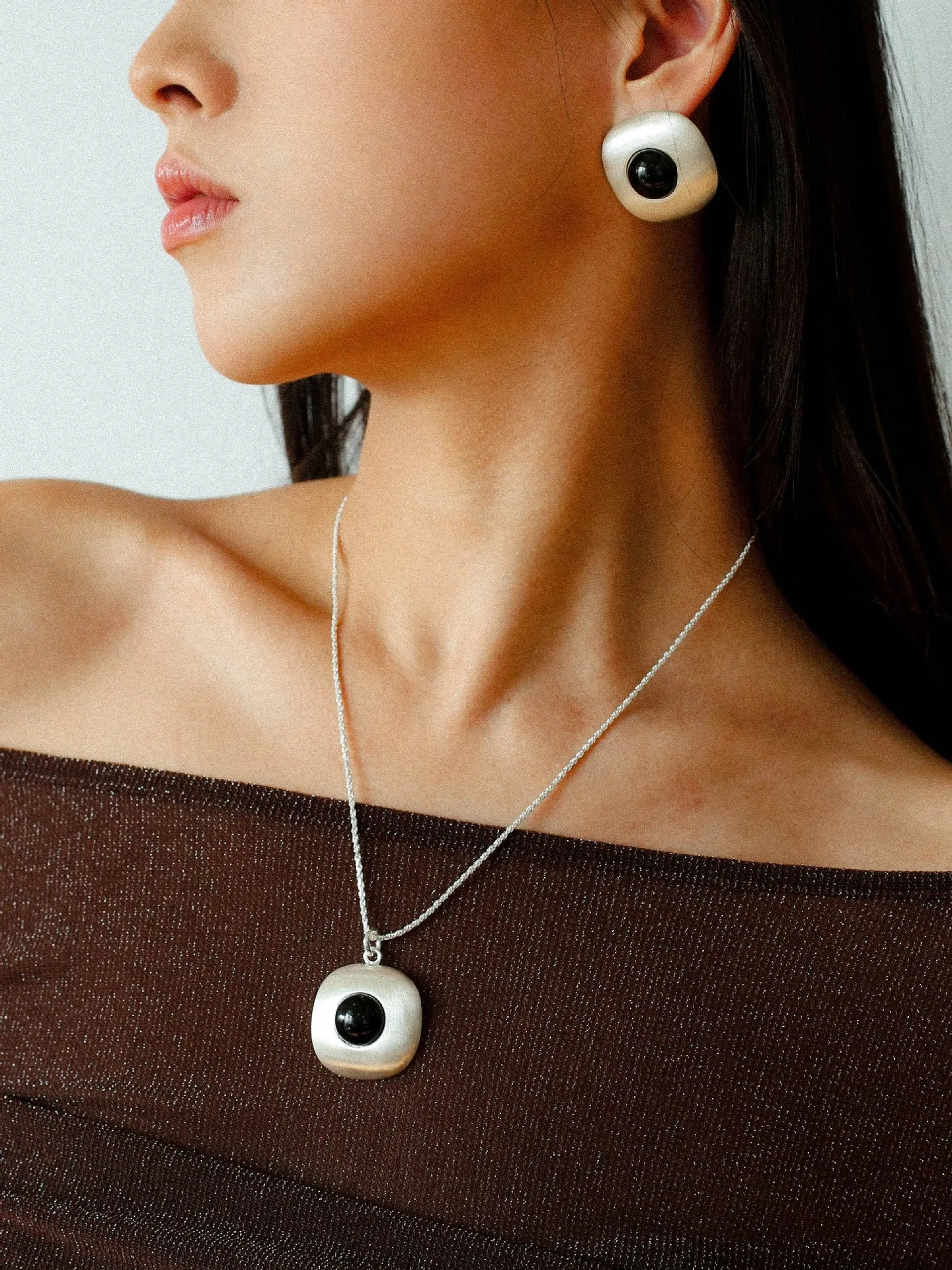 Brushed Geometric Pendant Agate Necklace