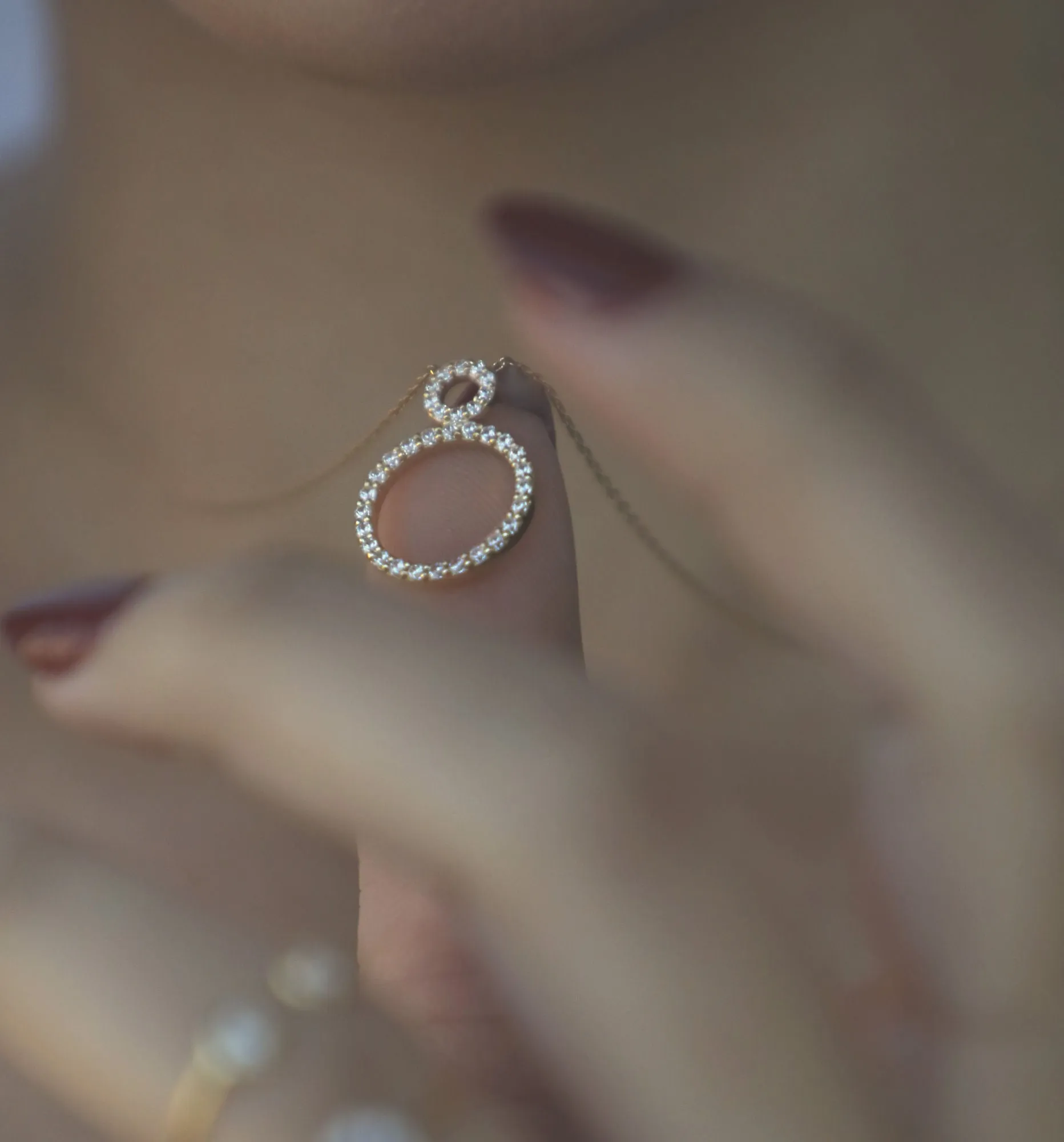 Circle 18K Gold Necklace w. Diamonds