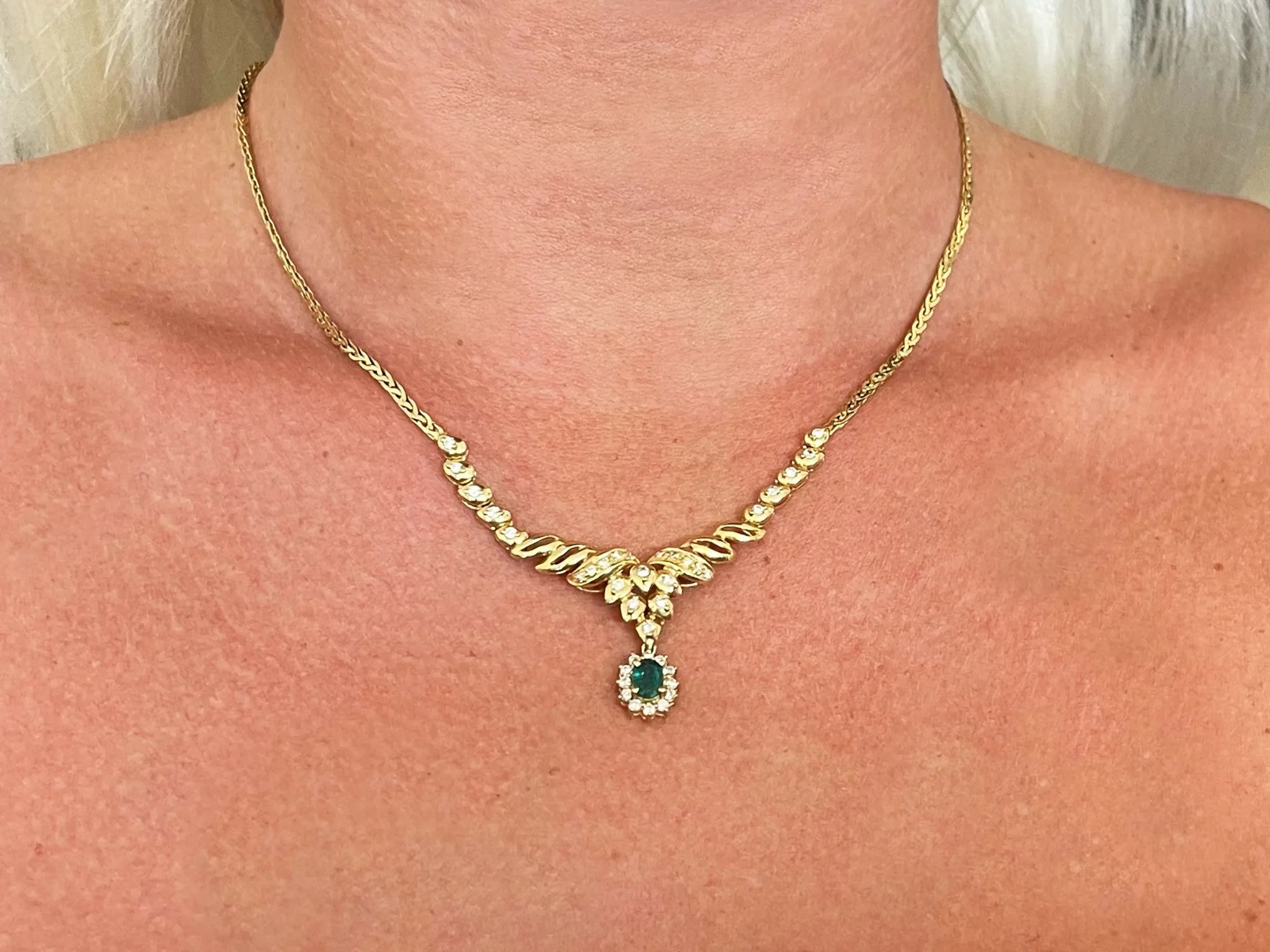 Colombian Emerald & Diamond Necklace in 18K Yellow Gold