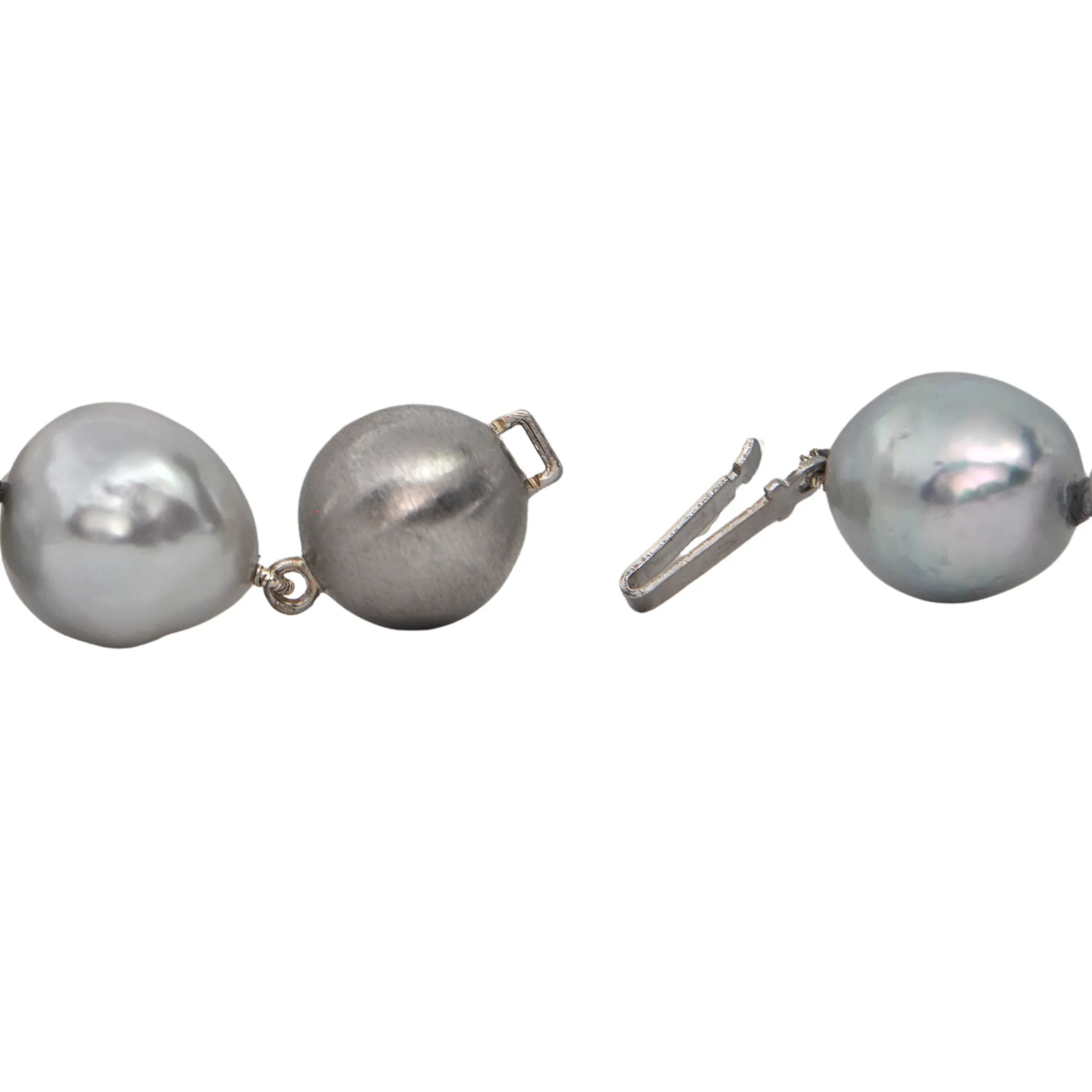Daisy Exclusive Baroque South Sea Tahitian Pearl Necklace 18k Gold Ball Clasp