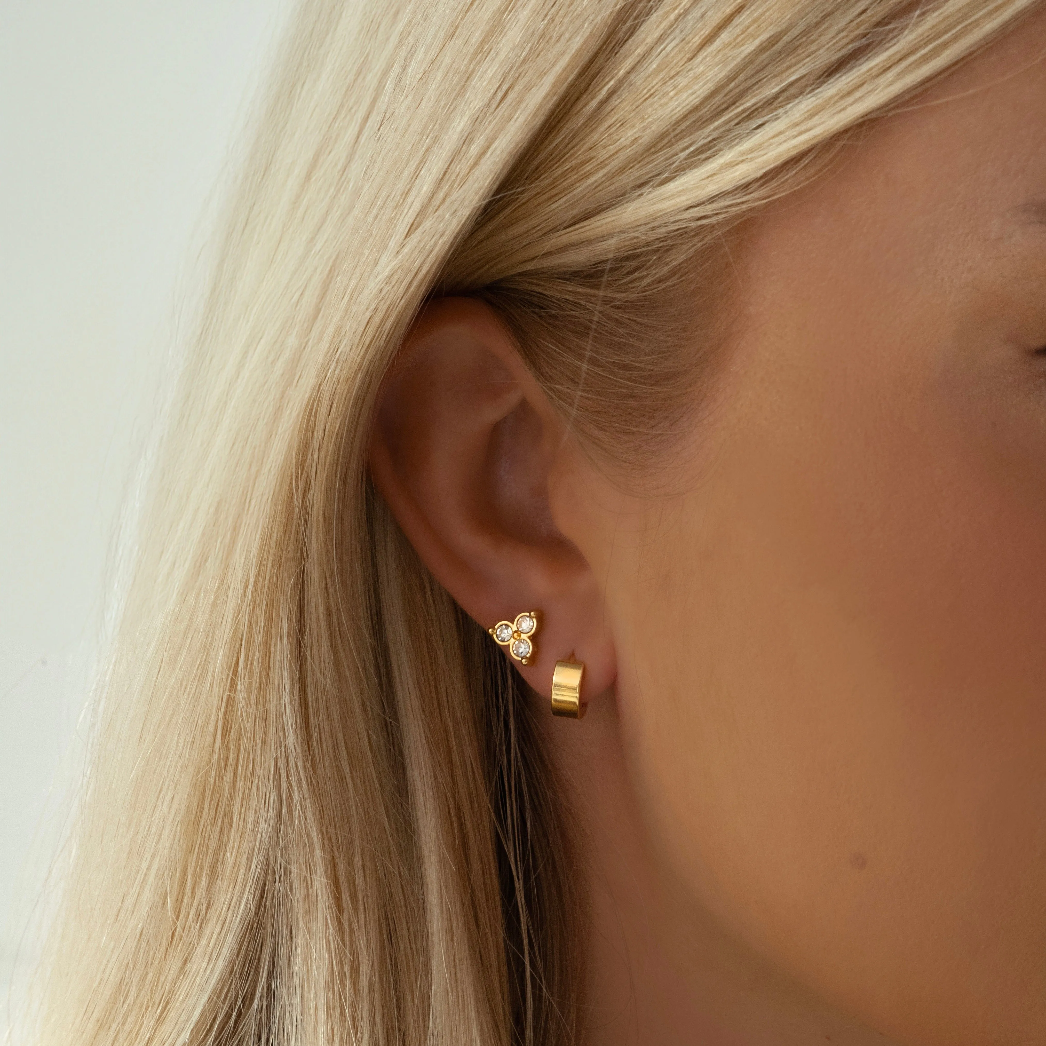 Define Stud Earrings
