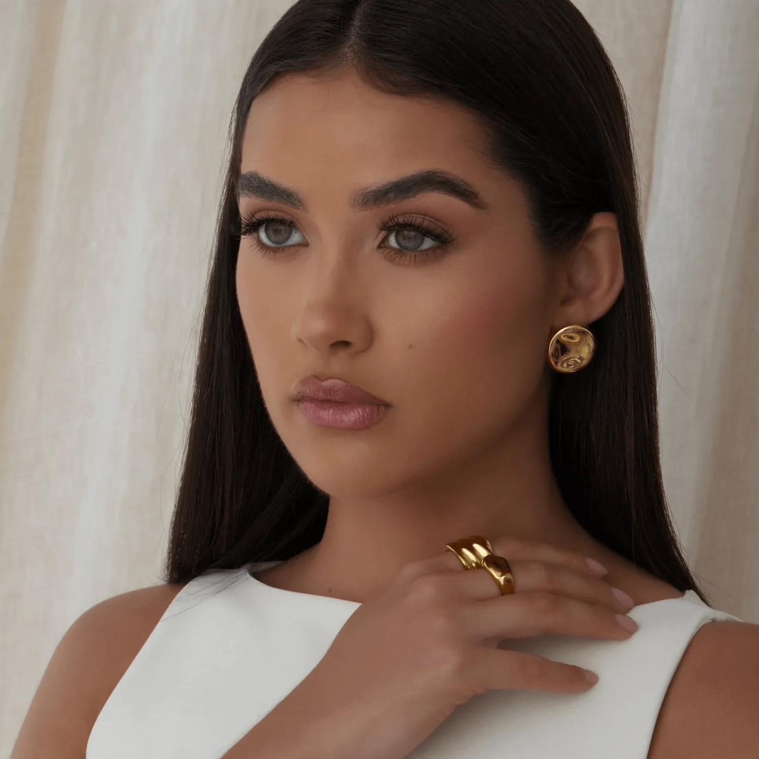 Deja Stud Earrings