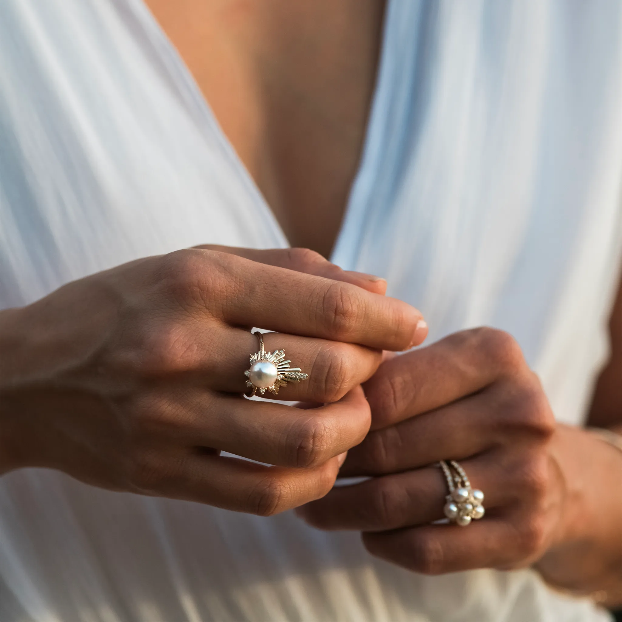 E Ho???la Akoya White Pearl Ring in Gold with Diamonds - 21mm