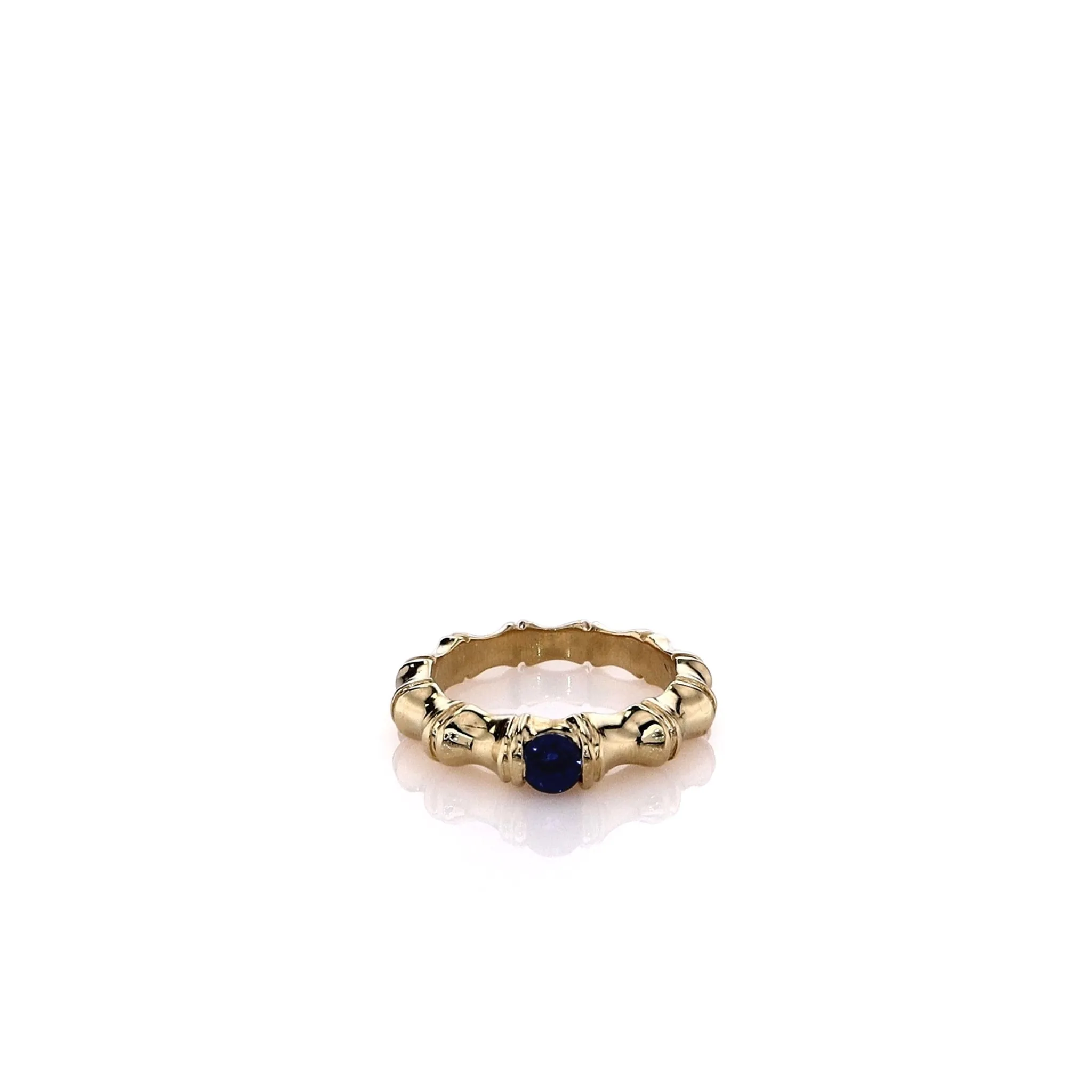 Estate 18ky Band Bamboo Motif W/4mm Round Sapphire .36ct
