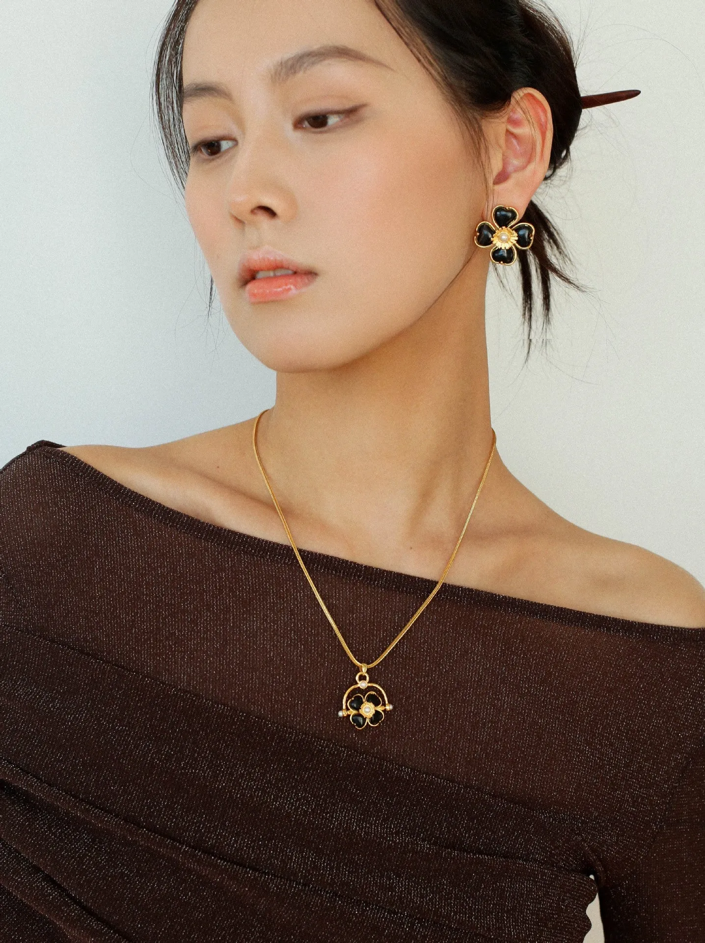 Four-leaf Clover Flower Pendant Necklaces with Black Agate