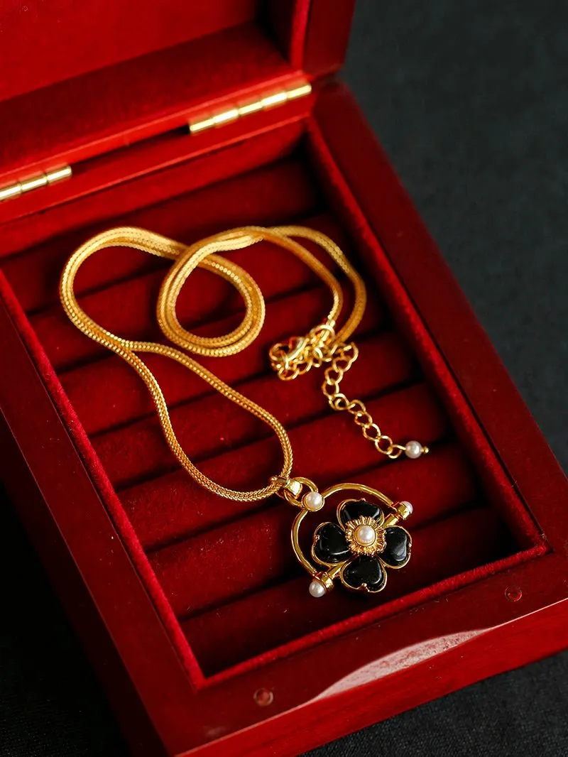 Four-leaf Clover Flower Pendant Necklaces with Black Agate
