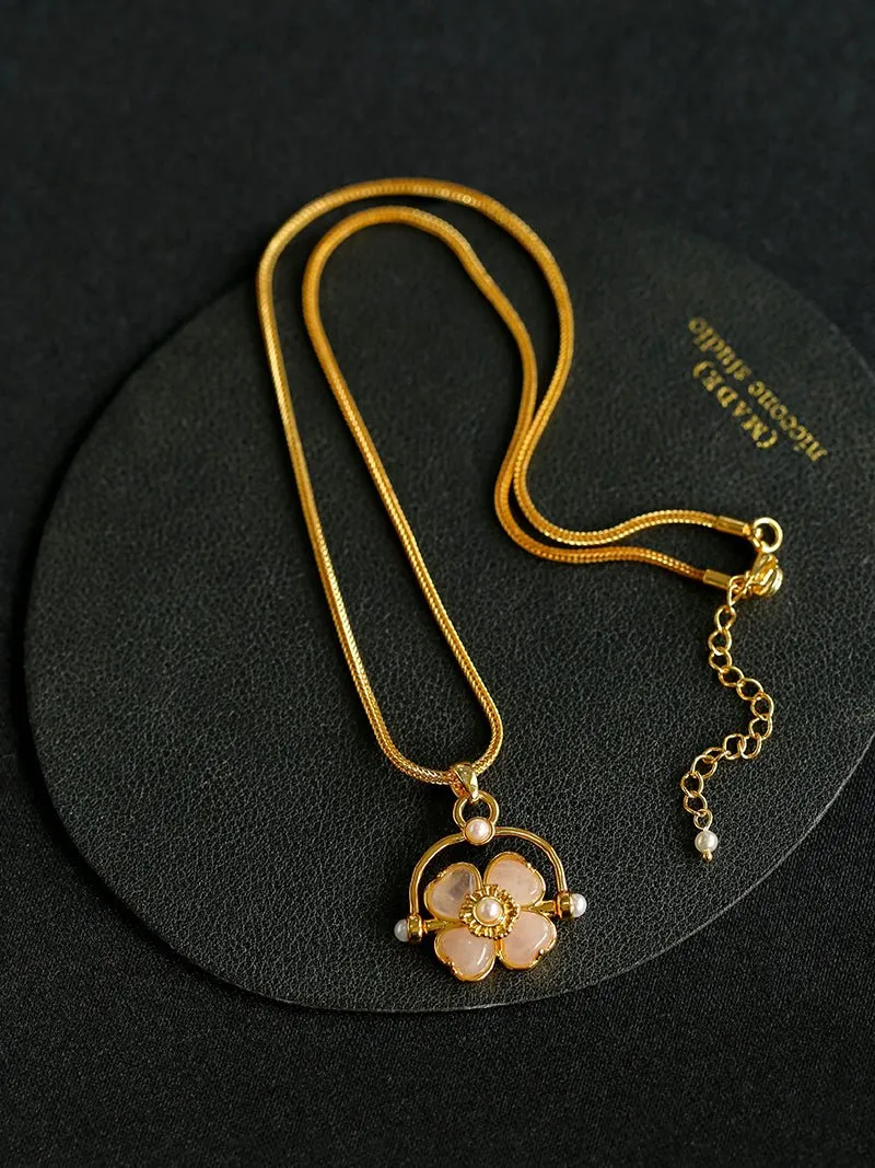 Four-leaf Clover Flower Pendant Necklaces with Rose Quartz
