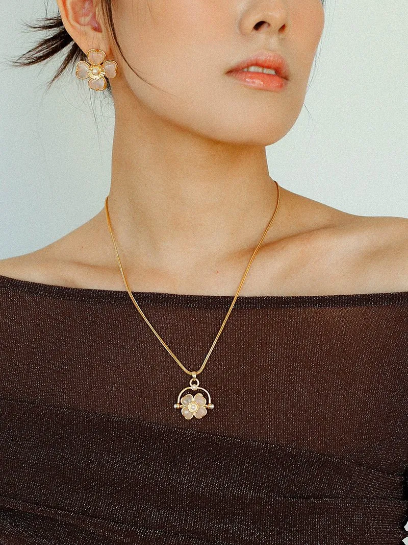 Four-leaf Clover Flower Pendant Necklaces with Rose Quartz