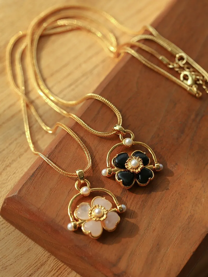 Four-leaf Clover Flower Pendant Necklaces with Rose Quartz