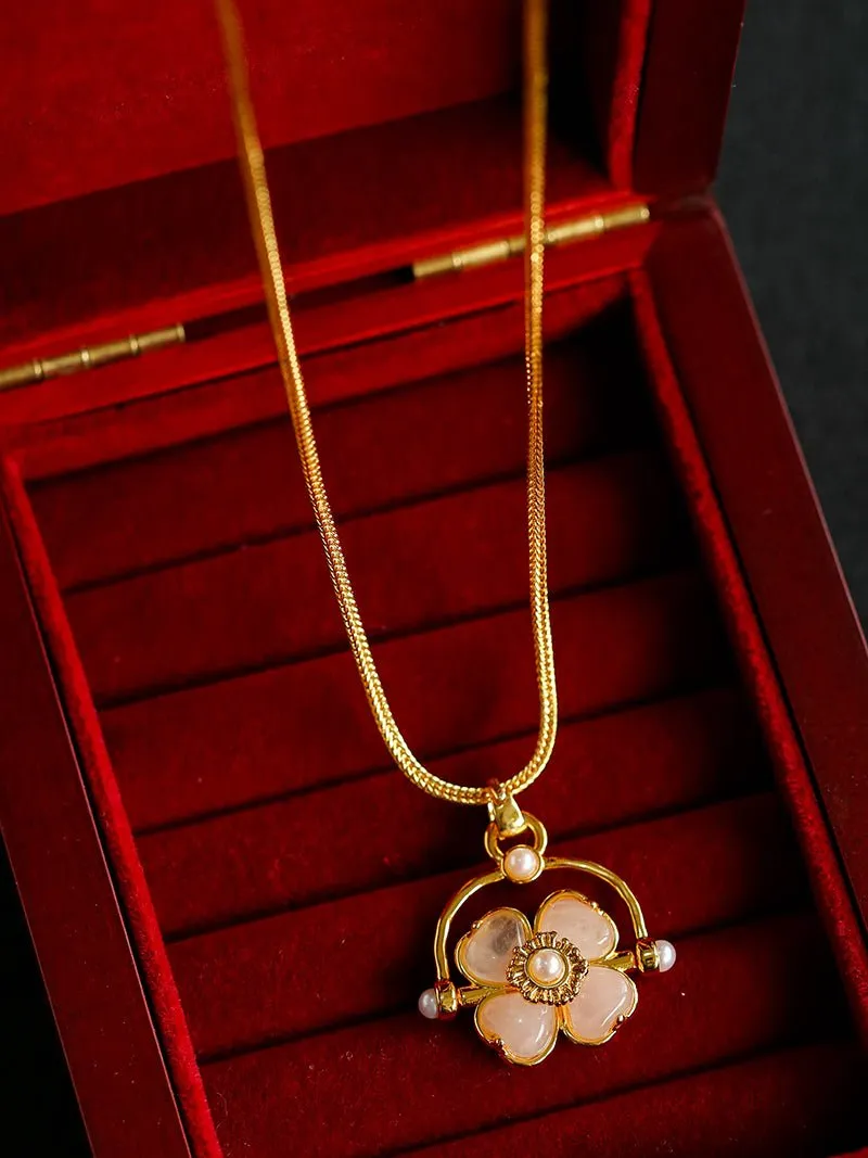 Four-leaf Clover Flower Pendant Necklaces with Rose Quartz
