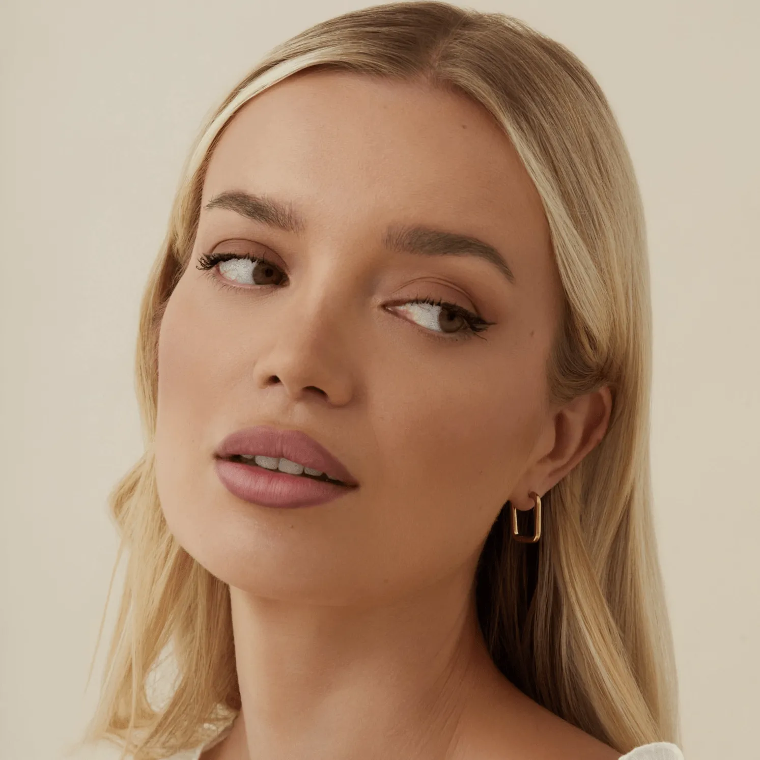 Jules Hoop Earrings