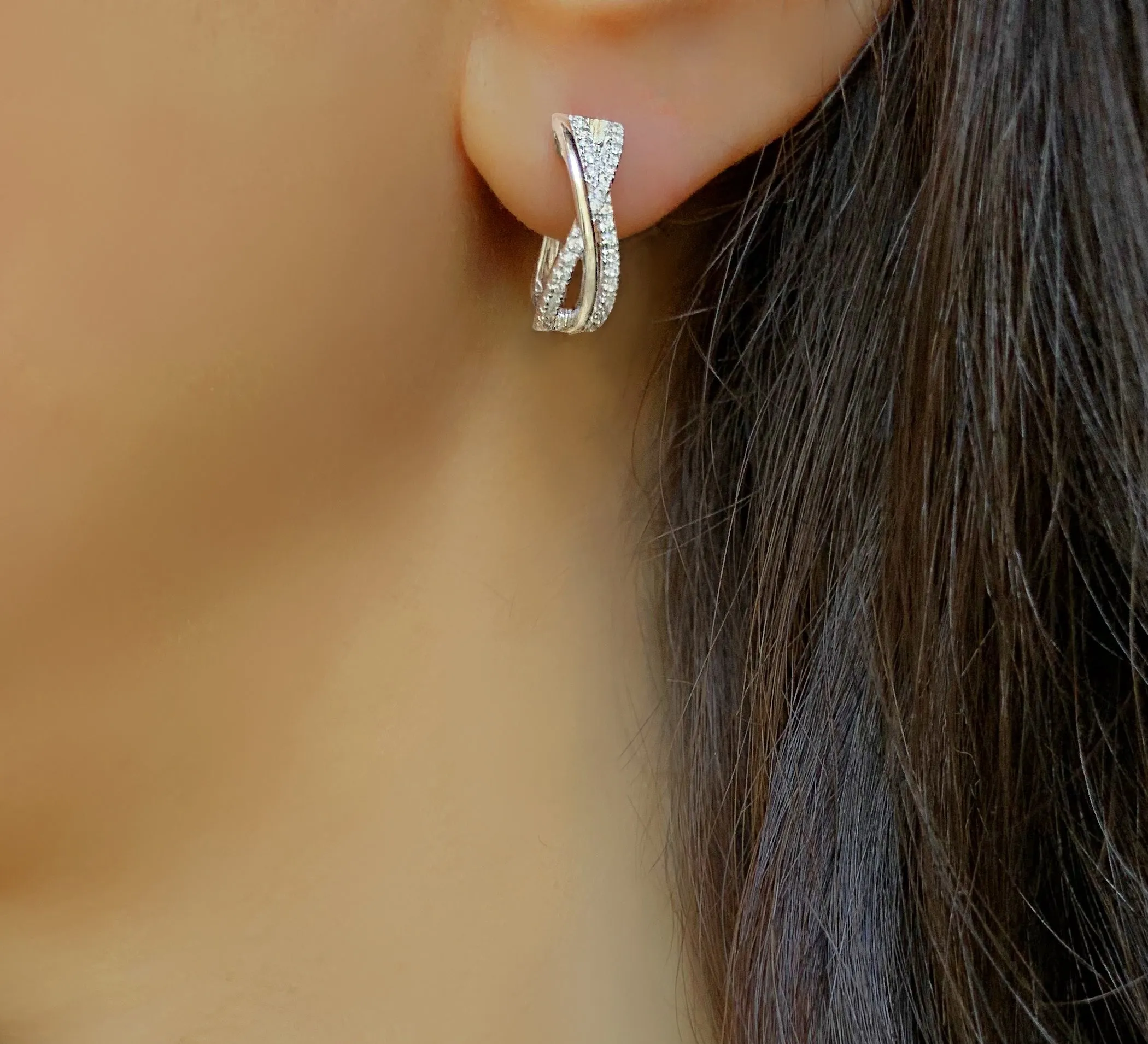 Rhodium plated 925 silver earrings assembled with zirconium oxide