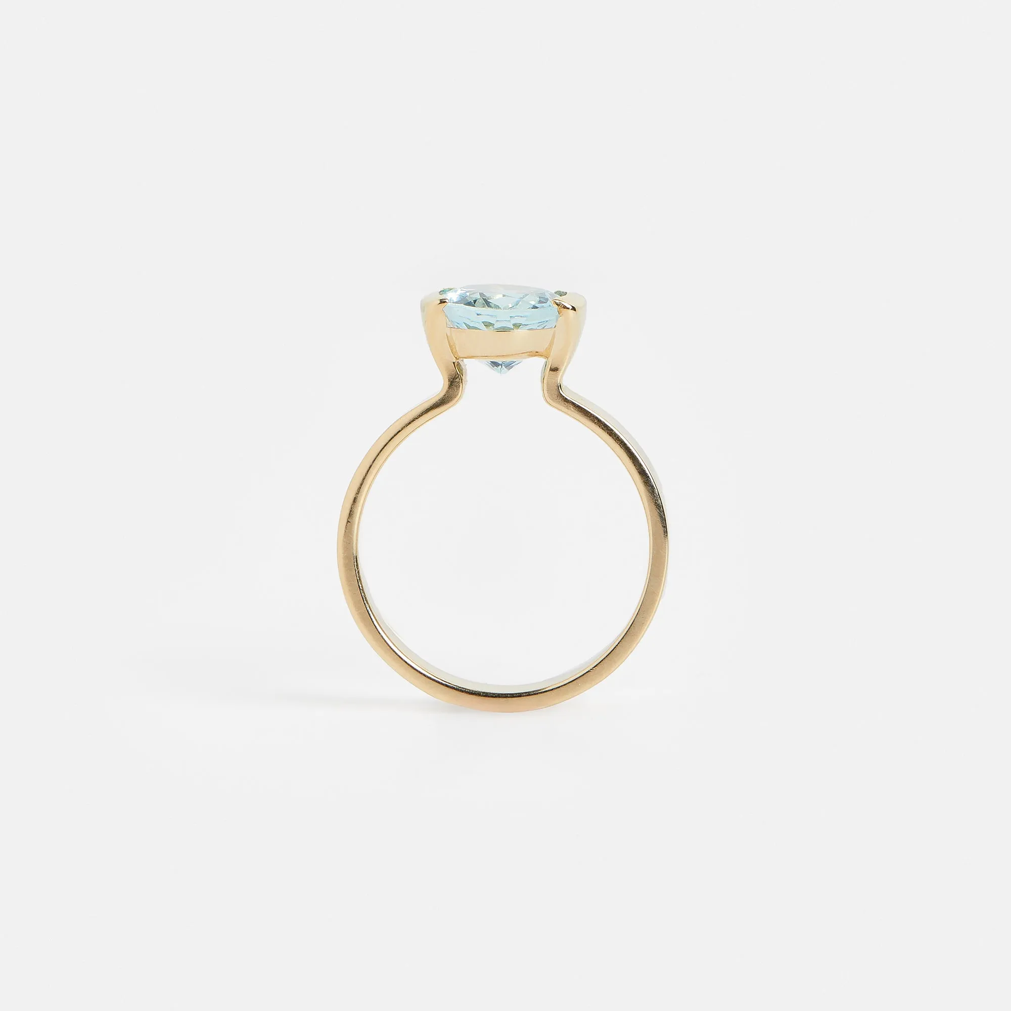 Silvi Ring with Aquamarine in Gold
