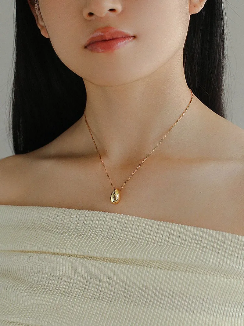 Stylish Small Water Drop Pendant Necklace - 18K Gold Vermeil