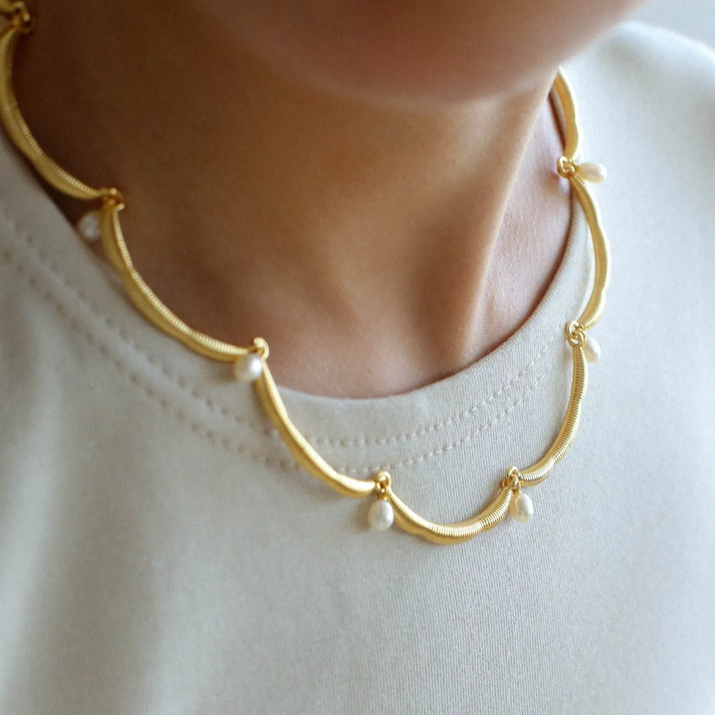 Unique Design Lace Pearl Choker-Gold