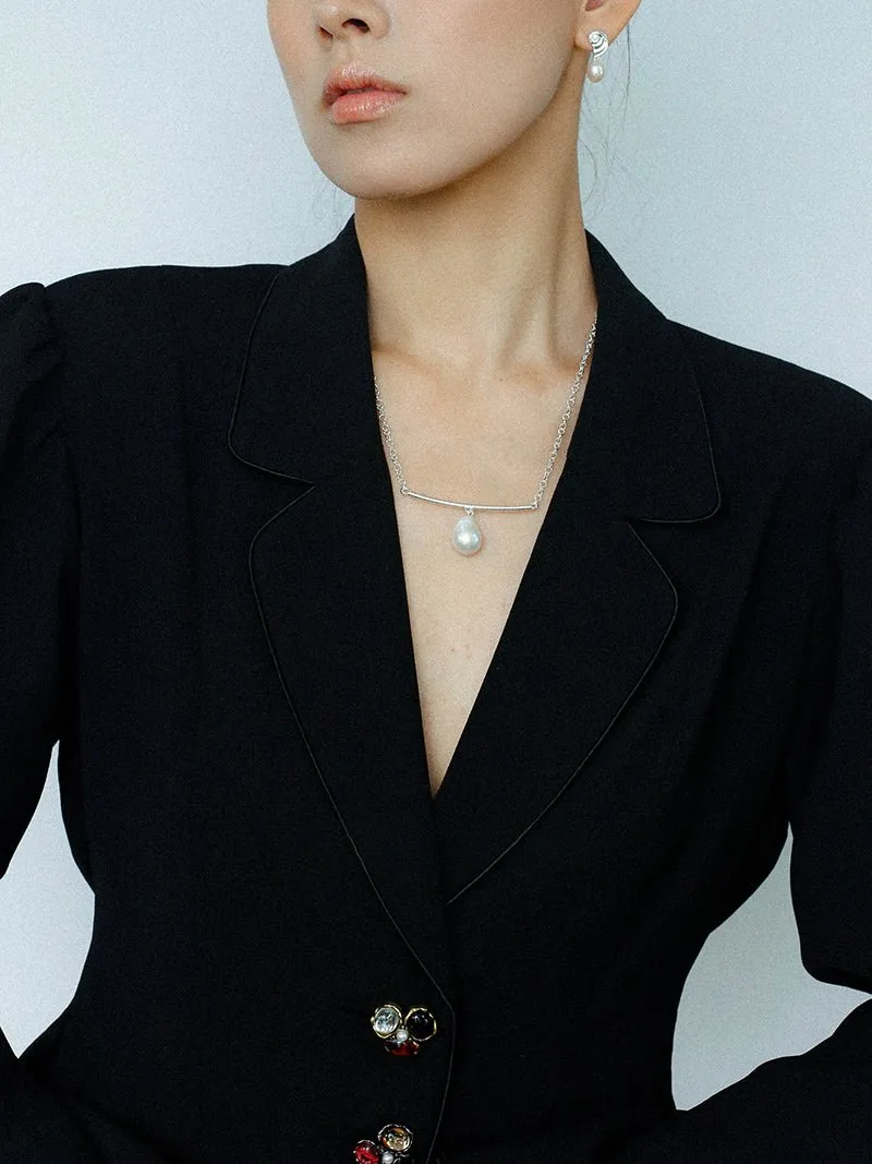 Versatile Curved Baroque Pearl Pendant Necklace