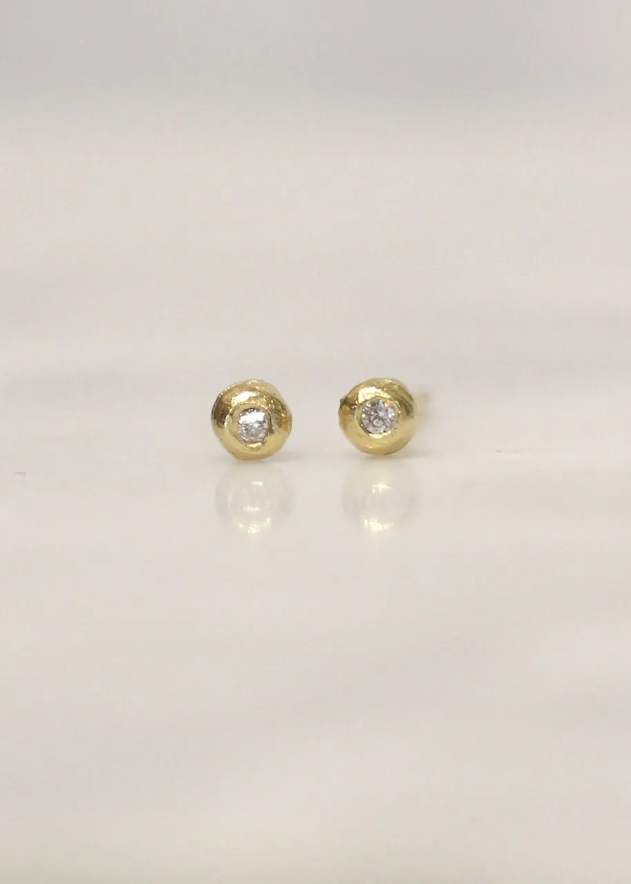 Victoria Cunningham | 14k Gold Diamond Dot Earrings